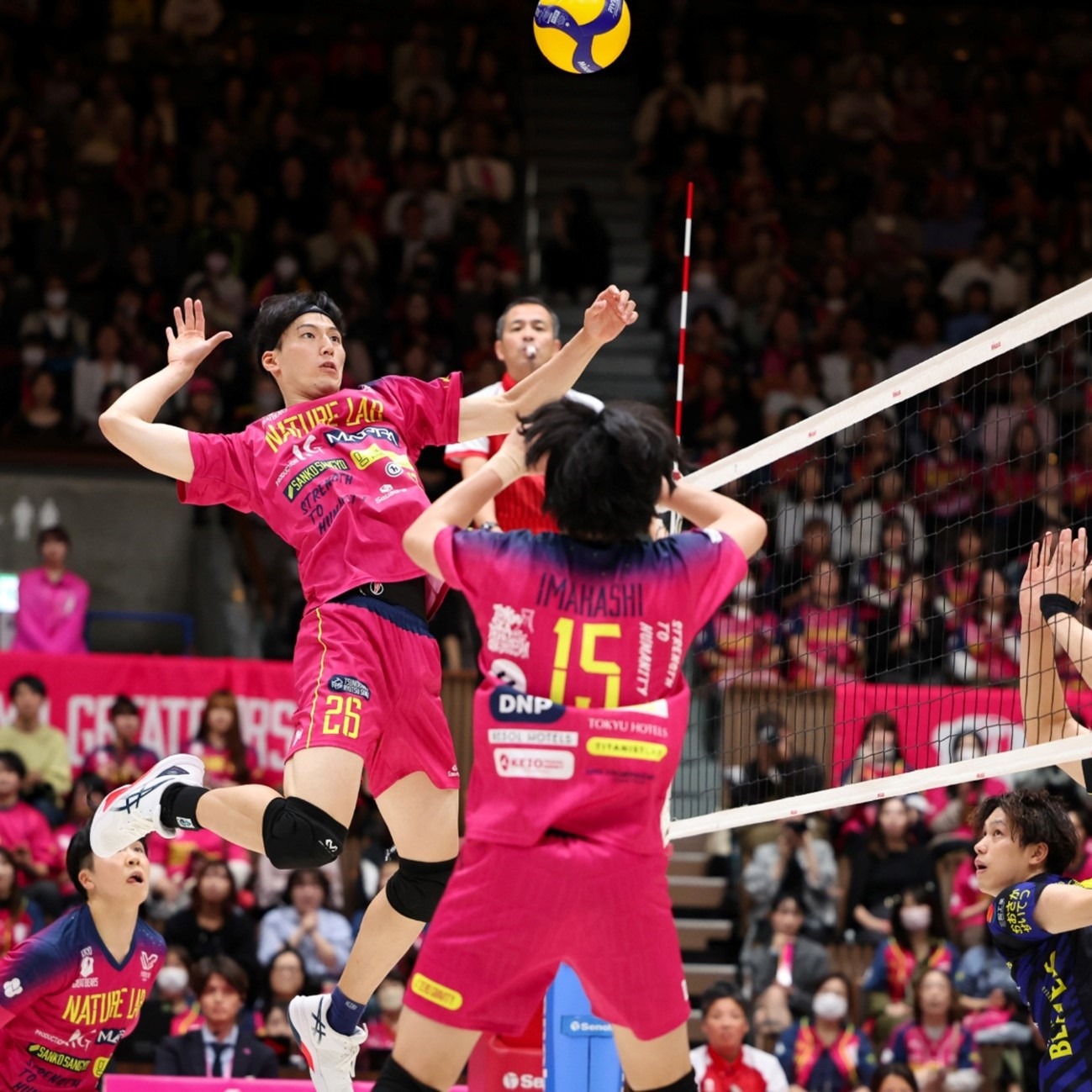 博主：梅西不是突然造访诺坎普的，阿根廷队正在西班牙集训